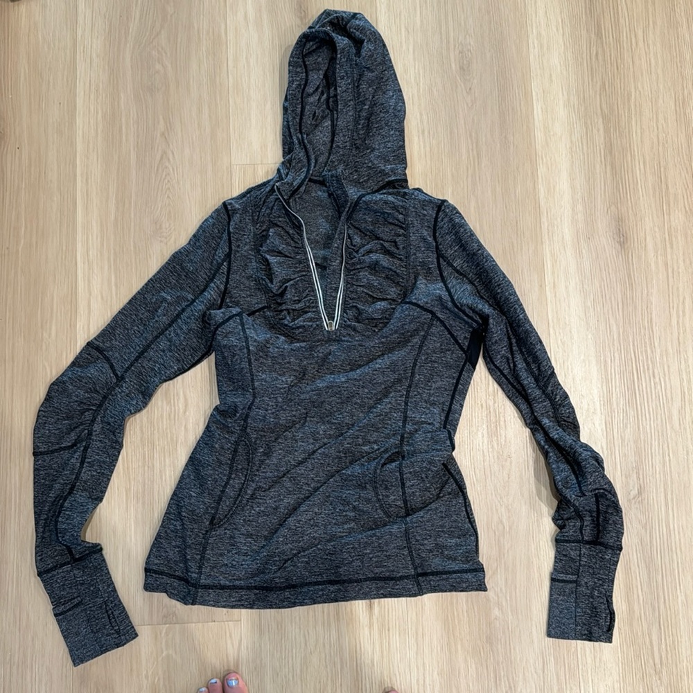 Lululemon running cycling hoody top with rear zip pocket, thumb loops, hand mits